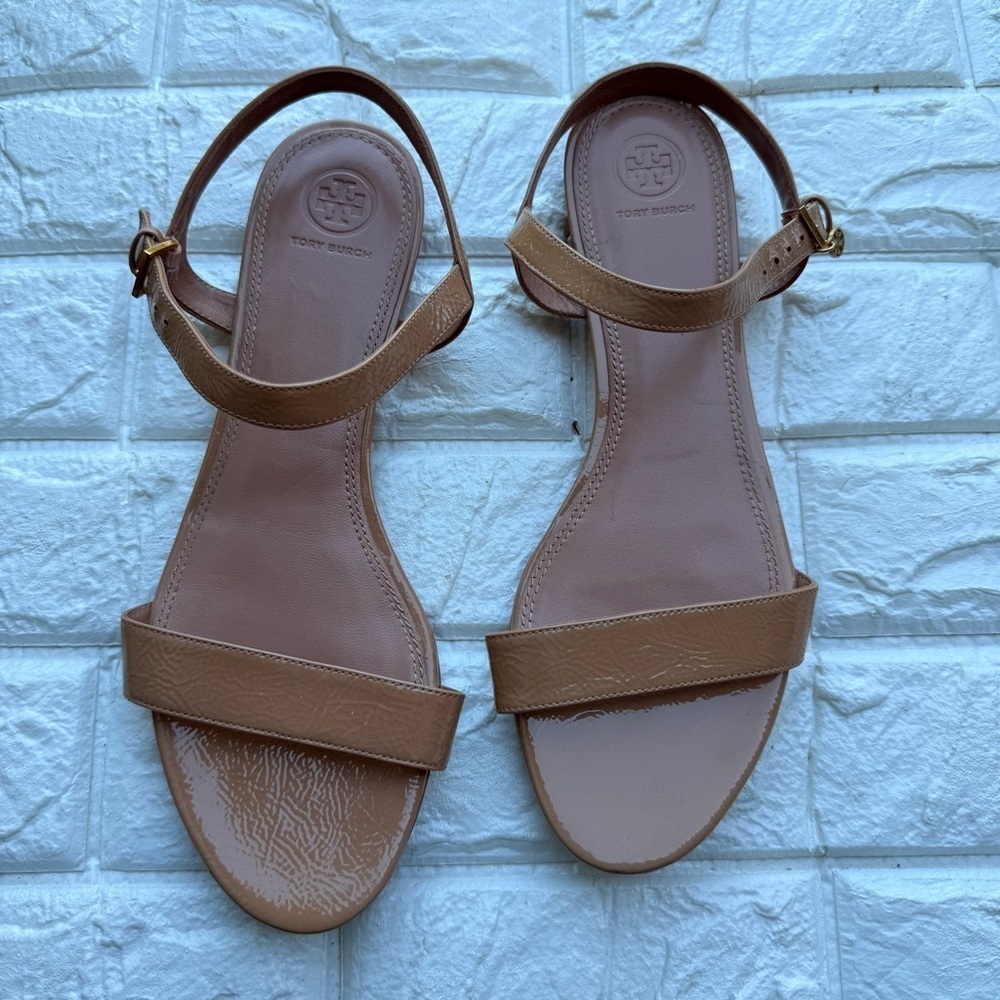 tory burch | laurel flat sandal nude patent leather 11